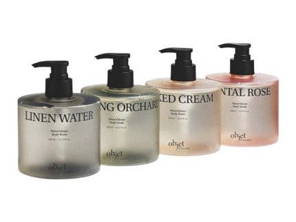 Objet by KUNDAL Moist Gleam Body Wash 450ml & Room Slippers Set